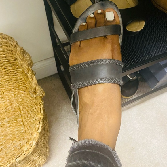 Valia Gabriel Sandals - Picture 10 of 12